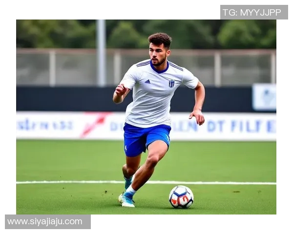 足球明星训练揭秘如何通过视频学习提升足球技巧和体能训练方法